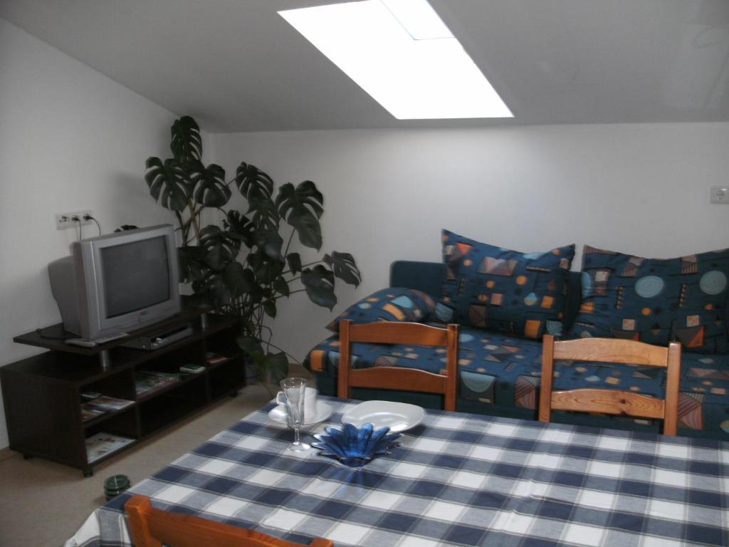 Triple Room,1651165545:JPEG
